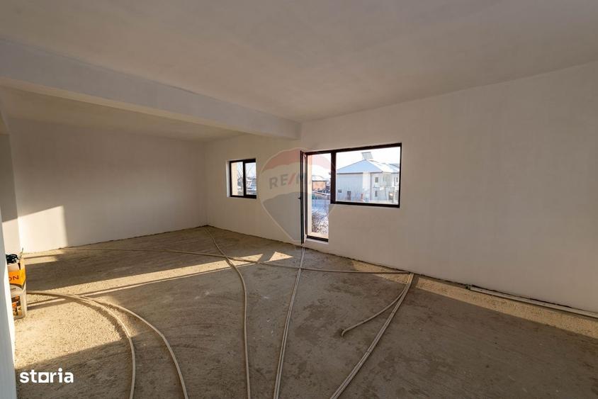 Casă cu 4 camere cu Teren 400 Mp în Central