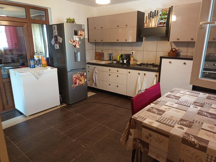 Casă individuală cu 4 camere cu Teren 640 Mp în Stâlpu