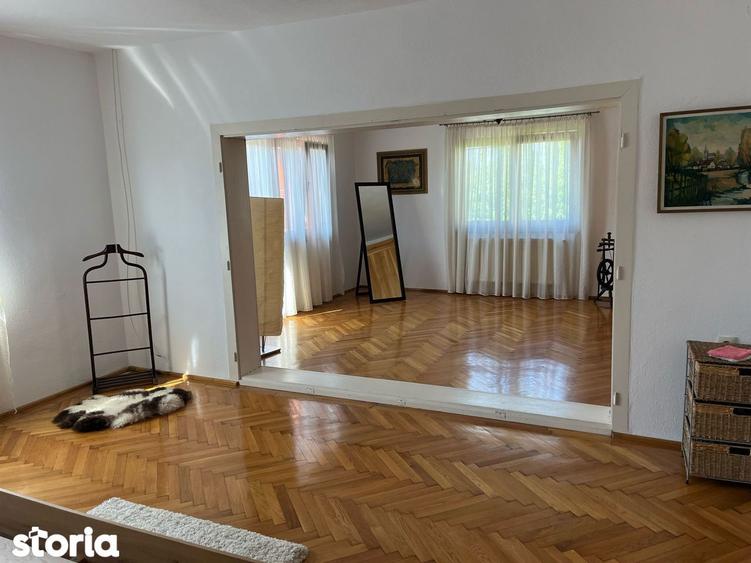Casă cu 5 camere cu Teren 936 Mp în Central