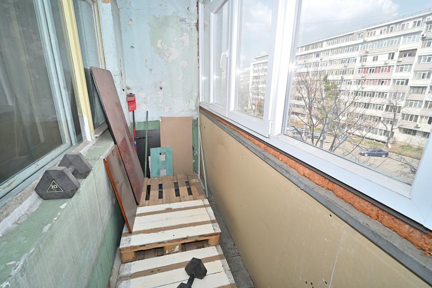 Apartament cu 3 camere semidecomandat în Giulești