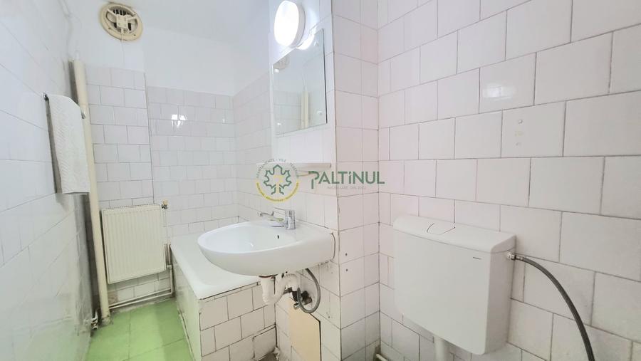 Apartament cu 3 camere semidecomandat, mobilat în Valea Aurie
