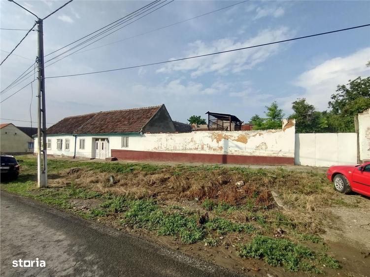 Casă cu 4 camere în Socol