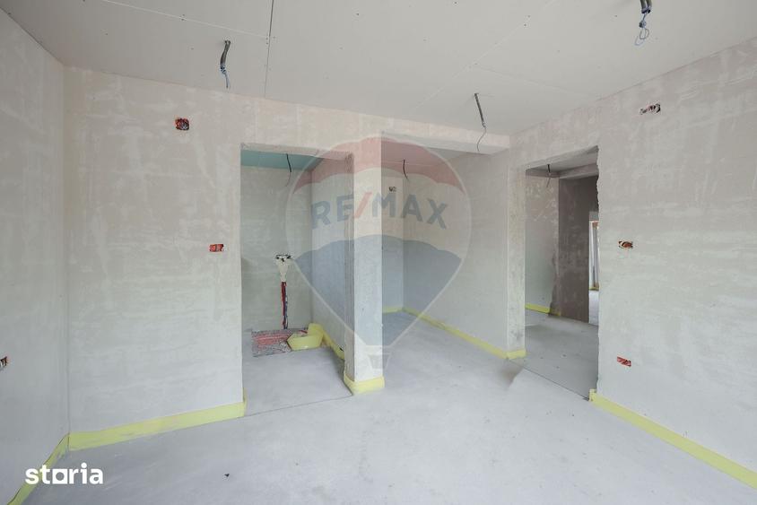 Casă cu 5 camere cu Teren 435 Mp în Paleu