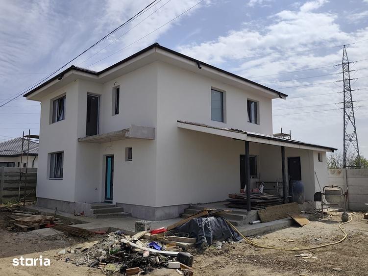Casă cu 4 camere cu Teren 350 Mp în Joița