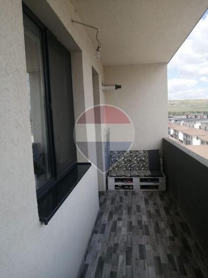 Apartament cu 2 camere semidecomandat, mobilat în Florești