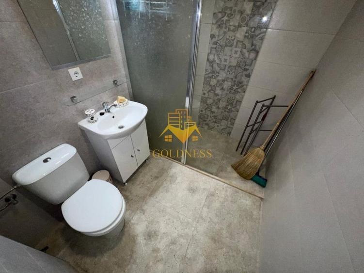 Apartament cu 3 camere semidecomandat, mobilat în Central