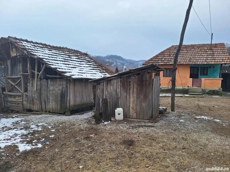 Casă cu 4 camere cu Teren 200 Mp în Central