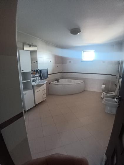 Casă cu 6 camere cu Teren 820 Mp în Berceni