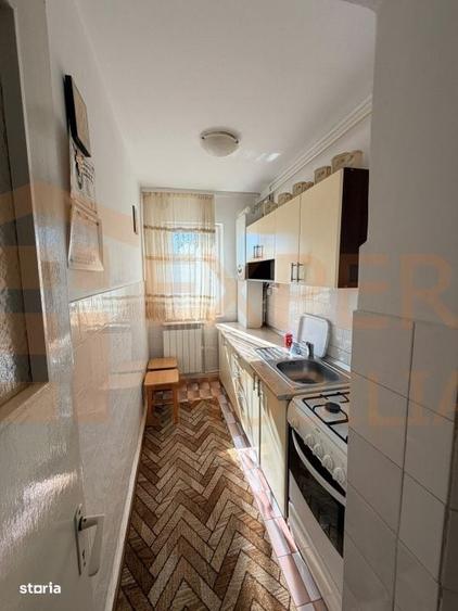 Apartament cu 3 camere semidecomandat în Casa de Cultură