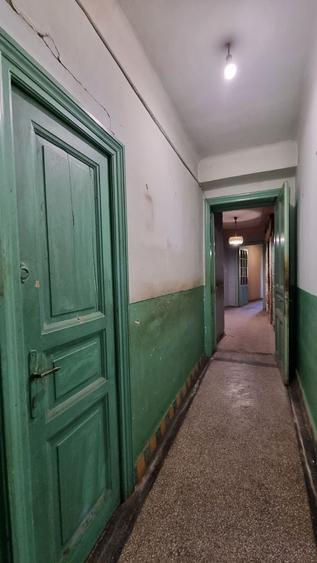 Apartament cu 4 camere decomandat în Calea Victoriei