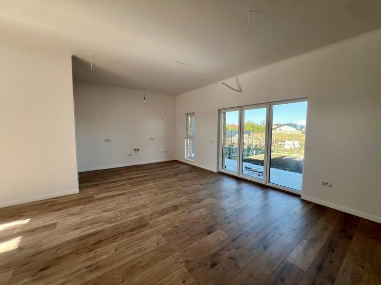 Casă cu 3 camere cu Teren 216 Mp în Săcălaz