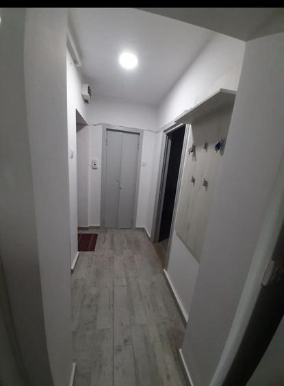 Apartament cu 2 camere decomandat în Cornișa