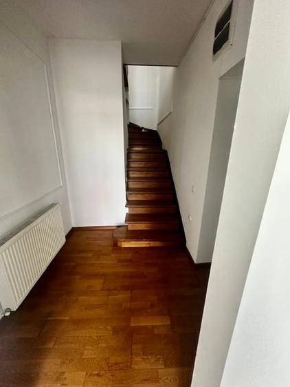 Casă individuală cu 8 camere cu Canalizare în Kiseleff