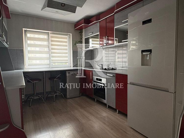 Apartament cu 3 camere semidecomandat, mobilat în Iosia