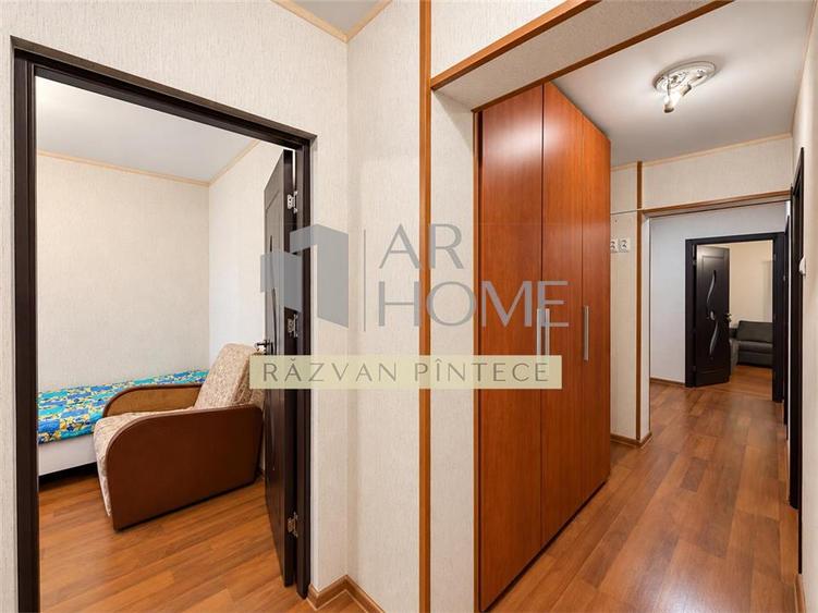 Apartament cu 4 camere decomandat, mobilat în Vest