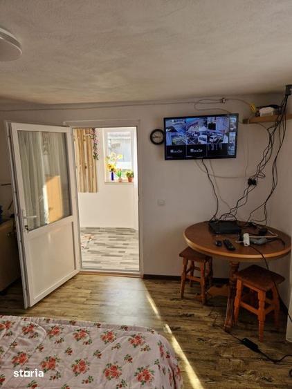 Casă cu 2 camere cu Teren 1686 Mp în Găvănești