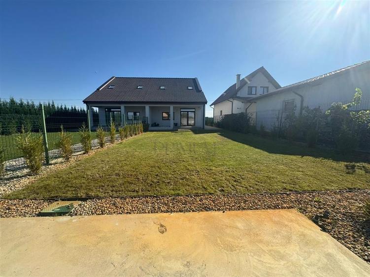 Duplex cu 5 camere cu Teren 340 Mp în Moșnița Nouă