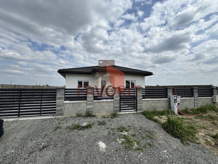 Casă individuală cu 4 camere cu Canalizare în Moșnița Nouă