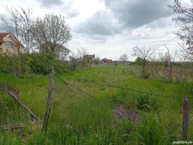 Teren de 800 mp, în Preajba