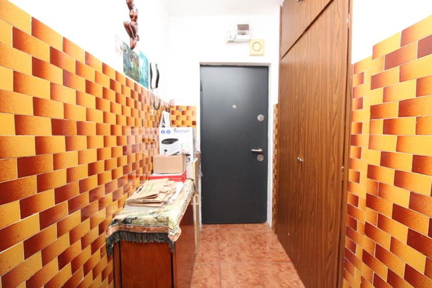 Apartament cu 3 camere decomandat în Drumul Taberei