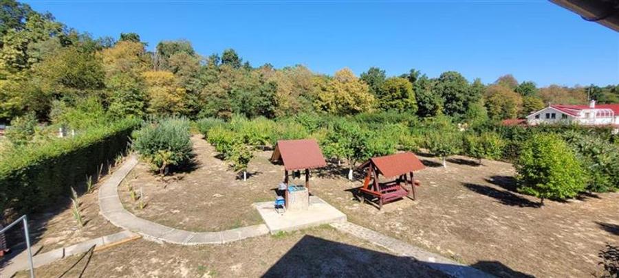 Casă individuală cu 4 camere cu Teren 2156 Mp în Exterior Sud