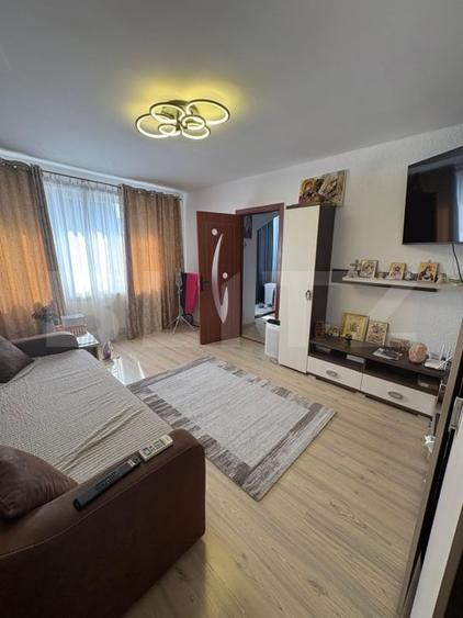 Apartament cu 2 camere semidecomandat, mobilat în Central