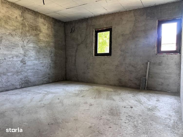 Casă cu 4 camere în Lazuri