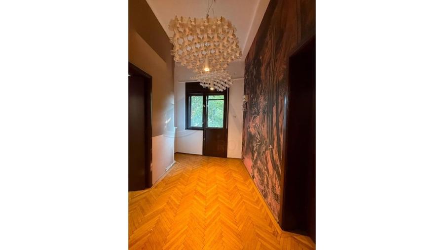 Apartament cu 4 camere decomandat în Primăverii