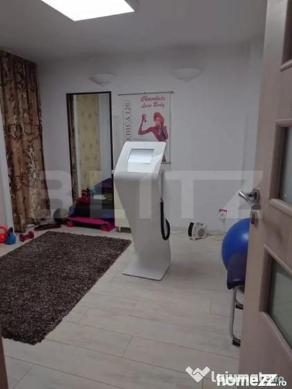 Spațiu comercial, de 290 mp, în Micro 3