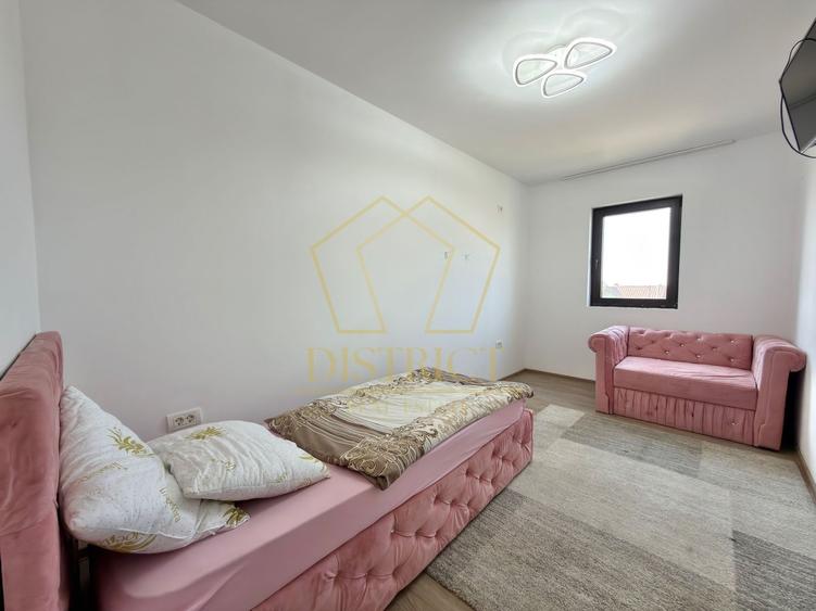 Apartament cu 3 camere semidecomandat, mobilat în Chișoda