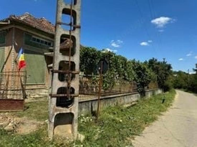 Casă cu 4 camere cu Teren 700 Mp în Hodișa