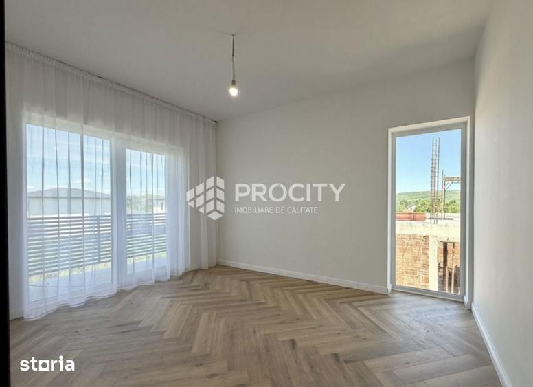 Casă cu 4 camere decomandat cu Teren 400 Mp în Bârnova