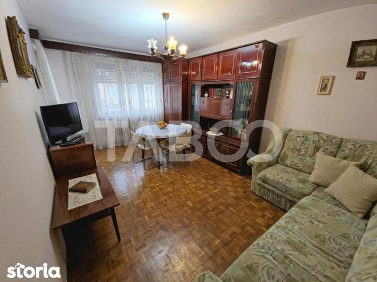 Apartament cu 3 camere decomandat, mobilat în Ștrand