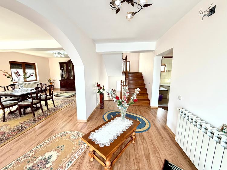 Casă individuală cu 5 camere cu Teren 700 Mp în Sascut