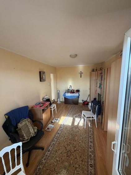 Apartament cu 3 camere semidecomandat, mobilat în Tomis III