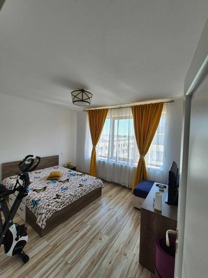 Apartament cu 3 camere semidecomandat în Central