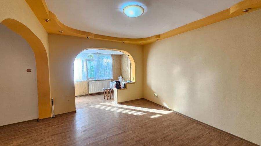 Apartament cu 3 camere decomandat în Micro 13