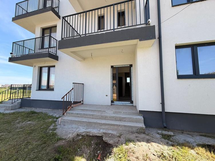 Casă individuală cu 8 camere cu Canalizare în Rahova