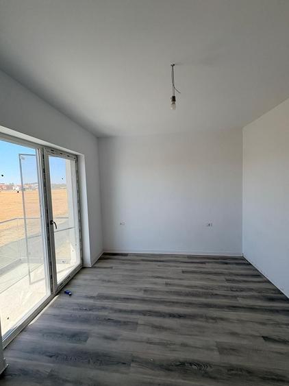 Apartament cu 3 camere semidecomandat, mobilat în Giroc