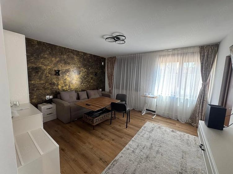 Casă cu 6 camere cu Teren 1696 Mp în Exterior Vest