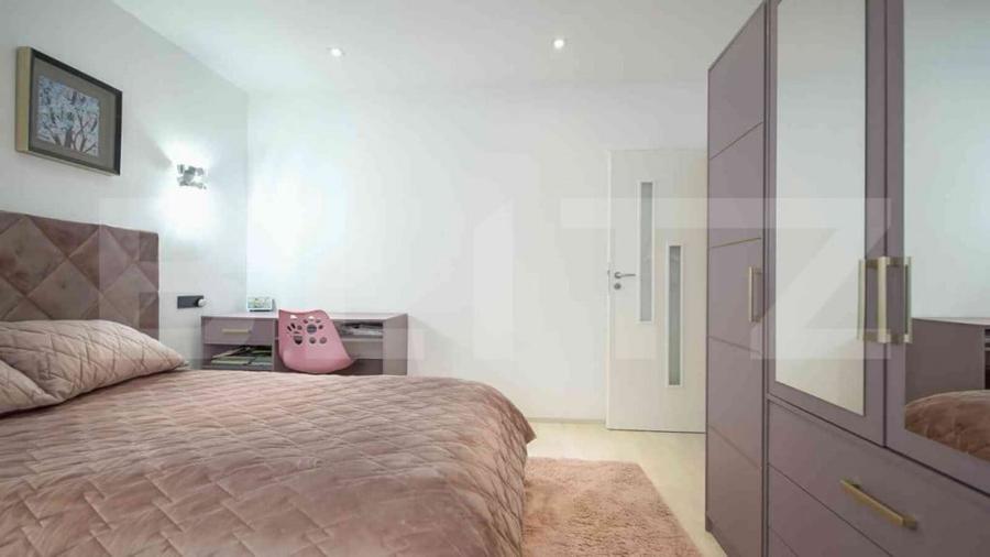 Apartament cu 4 camere decomandat în Tractorul