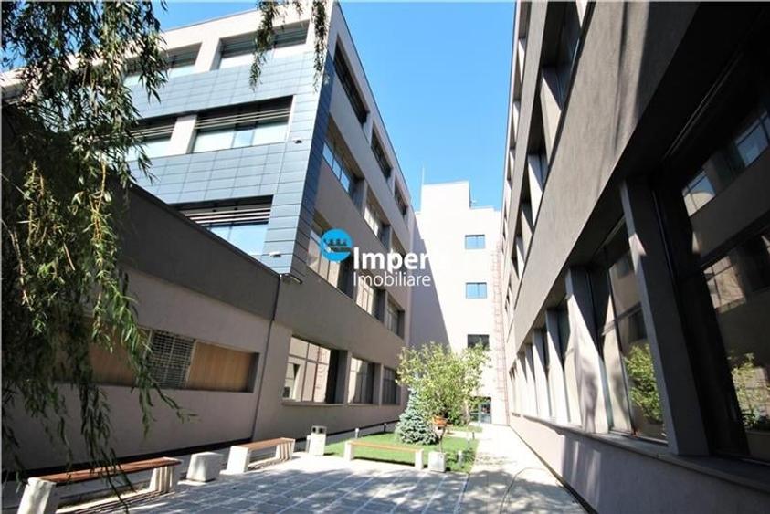 Spațiu comercial, de 1,200 mp, în Baza 3