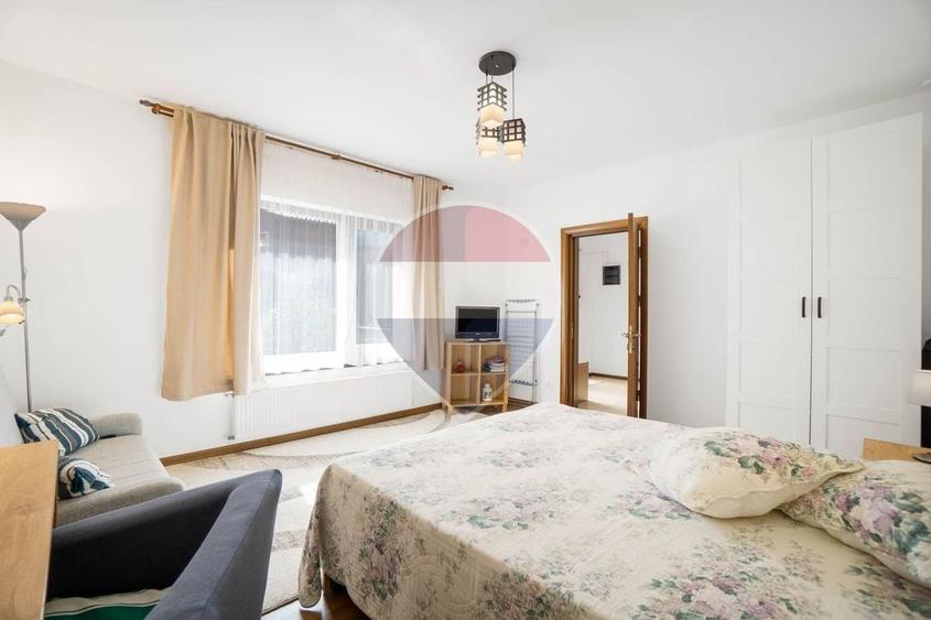 Casă individuală cu 10 camere cu Teren 947 Mp în Valea Alba