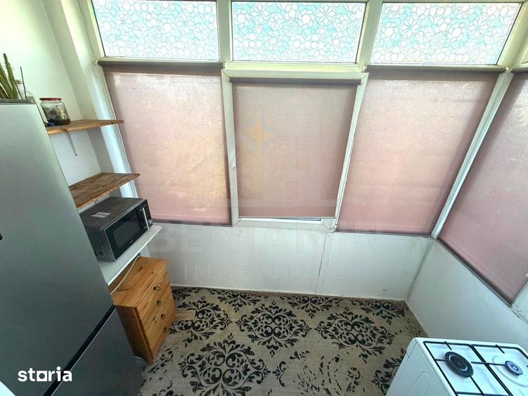 Apartament cu 3 camere decomandat în Rovine