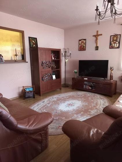 Apartament cu 3 camere decomandat în Calea Poplăcii