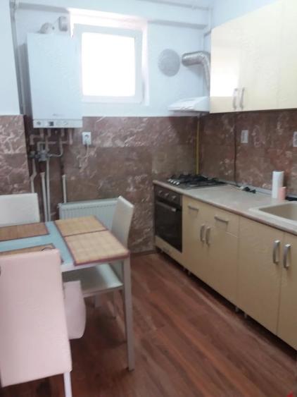 Apartament cu 3 camere decomandat în Universitate