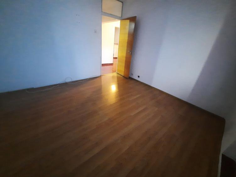 Apartament cu 3 camere decomandat în 13 Septembrie