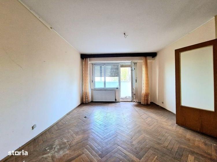 Apartament cu 3 camere decomandat în Polivalentă