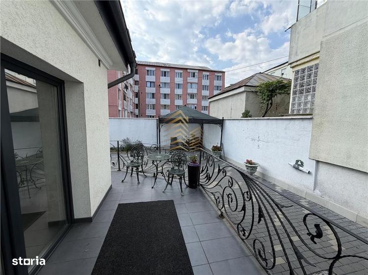 Casă cu 4 camere cu Teren 580 Mp în Central