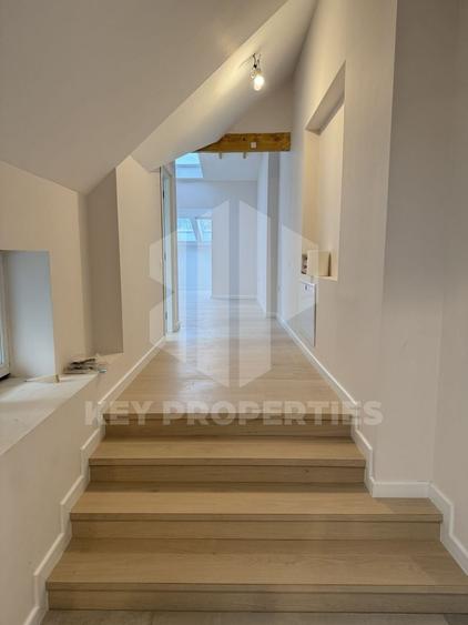 Apartament cu 3 camere semidecomandat în P-ța Romană